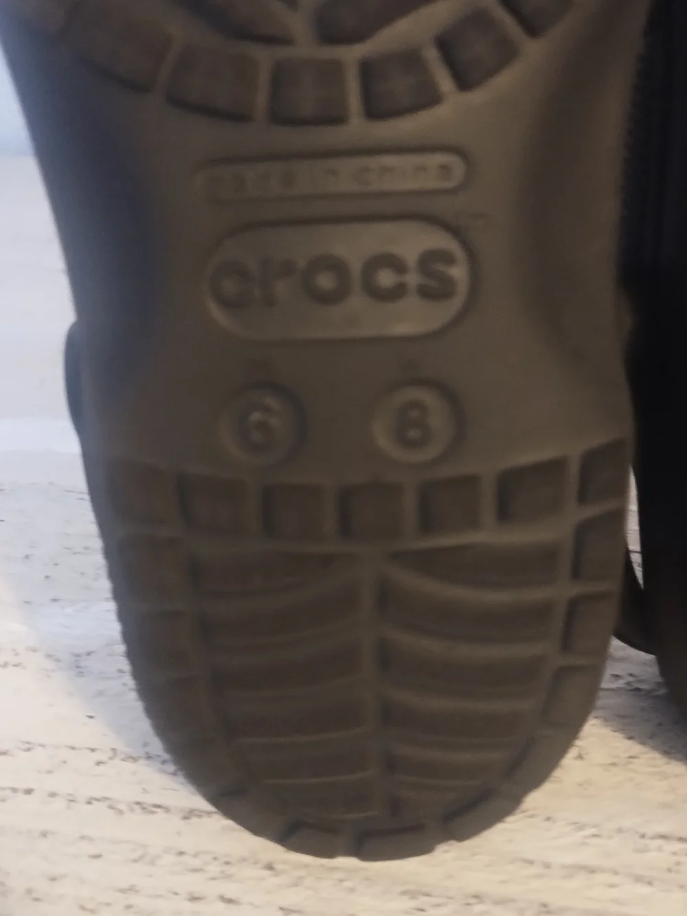 Crocs  unisex Sandals Mens 6 Womens 8 Classic Slip On Comfort  Clogs Black